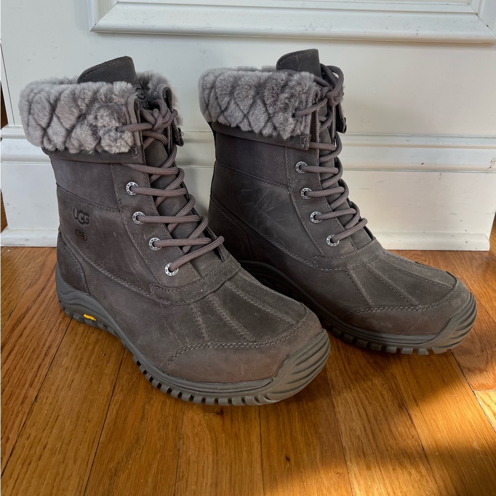 Genuine Ugg Sheepskin and Suede Waterproof Snowboots, never worn